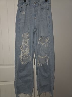 American Eagle Outfitters- Highwaisted Distressed Baggy Light Blue Jeans- Size 4